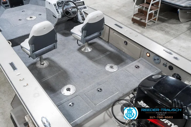 Slide: The Image of 2001 Lund 1775 Pro V SE boat interior with seating and control panel. - 13