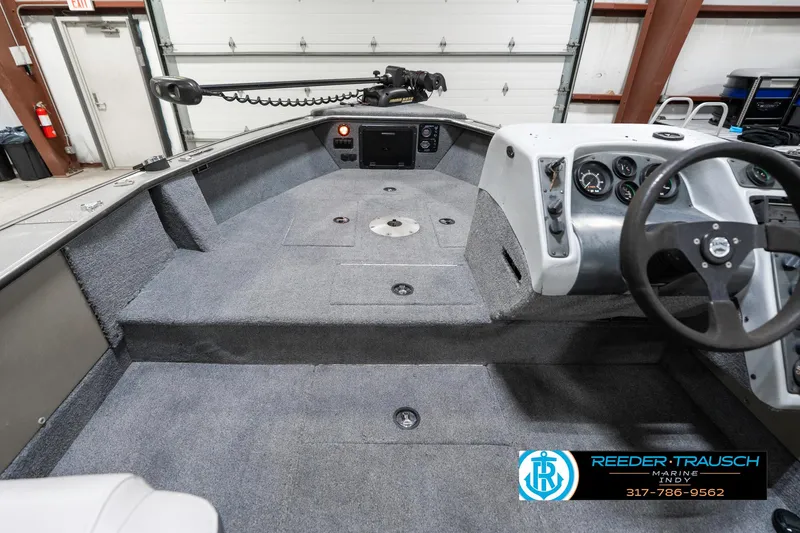 Slide: The Image of 2001 Lund 1775 Pro V SE boat interior with steering wheel and control panel. - 15