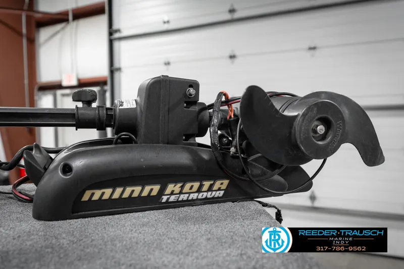 Slide: The Image of Minn Kota Terrova trolling motor on 2001 Lund 1775 Pro V SE boat. - 44