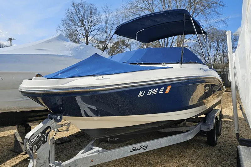 Slide: The Image of Sea Ray 21 SPX OB 2019 - 0