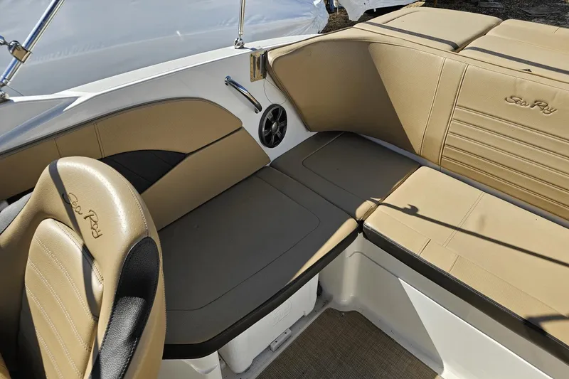 Slide: The Image of Sea Ray 21 SPX OB 2019 - 15