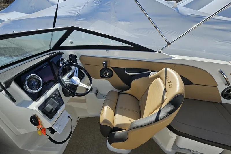 Slide: The Image of Sea Ray 21 SPX OB 2019 - 21