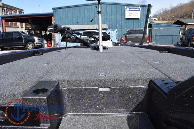 Slide: The Image of Triton 19 TrX Patriot 2025 - 25