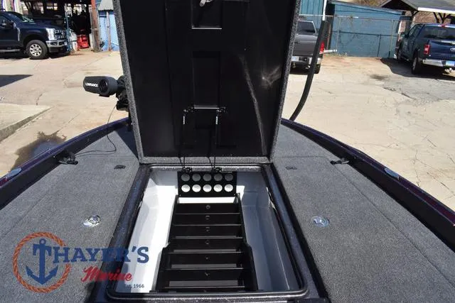 Slide: The Image of Triton 19 TrX Patriot 2025 - 26