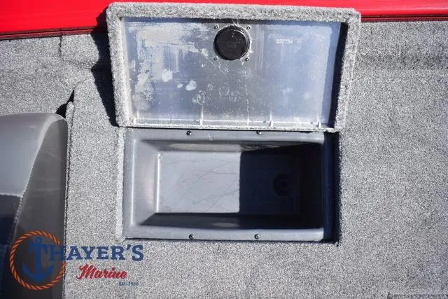 Slide: The Image of Tracker Pro Team 175 2025 - 12