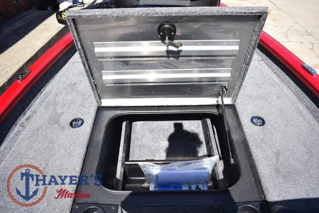 Slide: The Image of Tracker Pro Team 175 2025 - 15