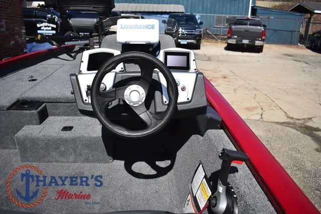 Slide: The Image of Tracker Pro Team 175 2025 - 18