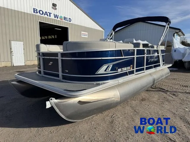 Slide: The Image of 2021 Starcraft EX 20 R Pontoon boat at Boat World dealership. - 27