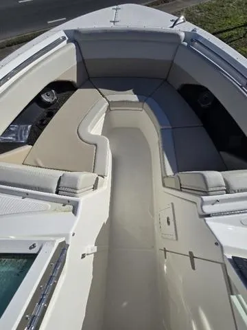 Slide: The Image of Boston Whaler 280 Vantage 2025 - 10