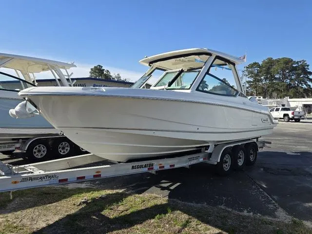 Slide: The Image of Boston Whaler 280 Vantage 2025 - 3