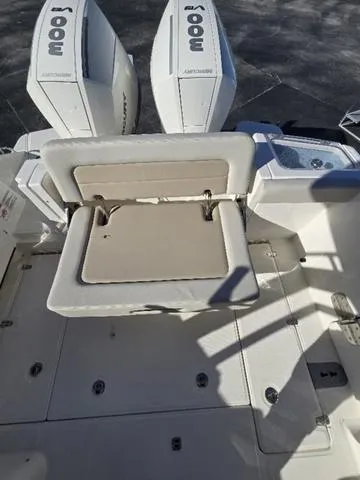 Slide: The Image of Boston Whaler 280 Vantage 2025 - 5