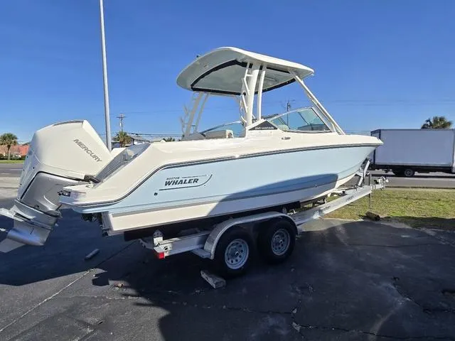 The Image of Boston Whaler 240 Vantage 2025 - 1