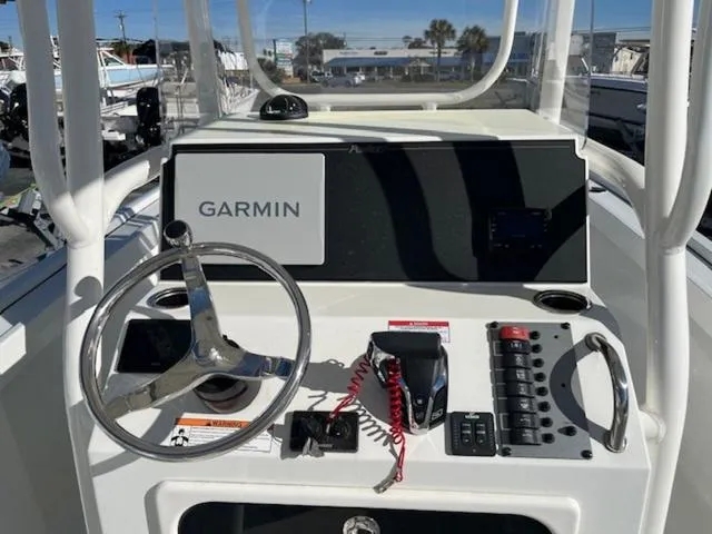 Slide: The Image of Parker Marine 23SE 2025 - 3