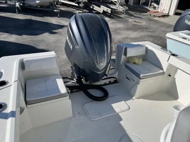 Slide: The Image of Parker Marine 23SE 2025 - 5