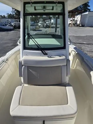 Slide: The Image of Boston Whaler 250 Outrage 2025 - 11