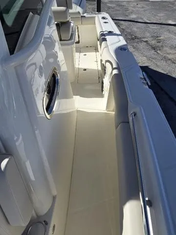 Slide: The Image of Boston Whaler 250 Outrage 2025 - 12