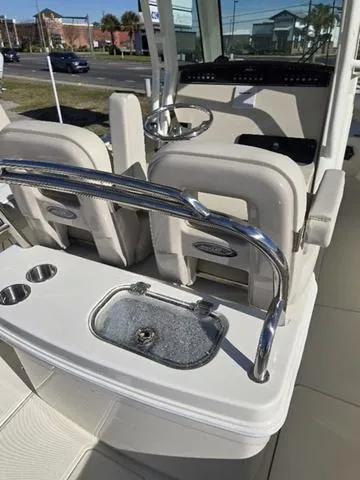 Slide: The Image of Boston Whaler 250 Outrage 2025 - 3