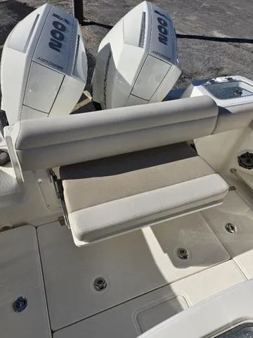 Slide: The Image of Boston Whaler 250 Outrage 2025 - 4