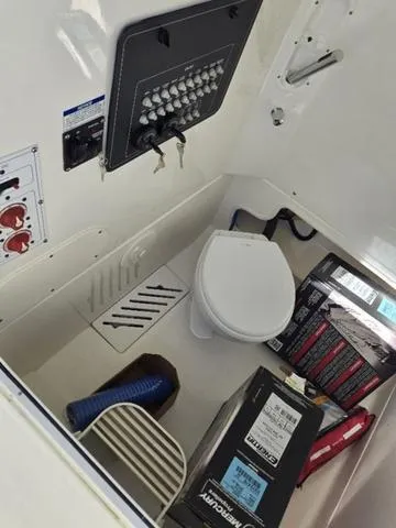 Slide: The Image of Boston Whaler 250 Outrage 2025 - 7