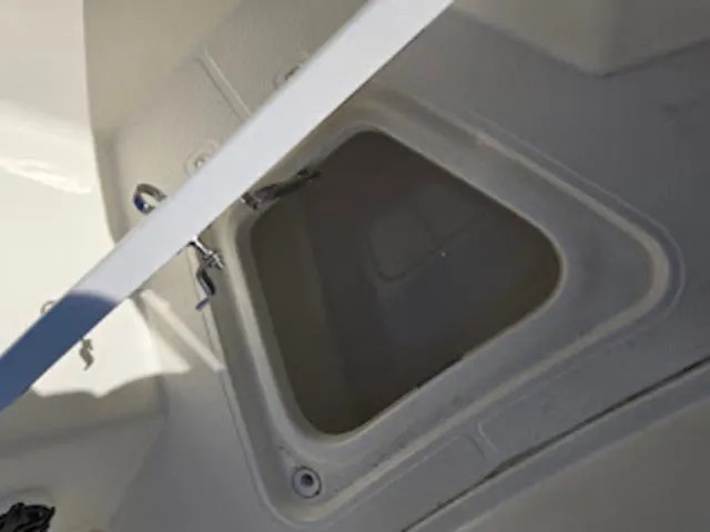 Slide: The Image of Boston Whaler 250 Outrage 2025 - 9