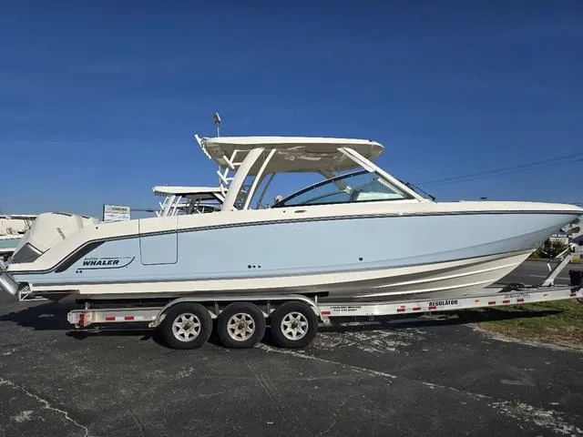 The Image of Boston Whaler 320 Vantage 2025 - 1