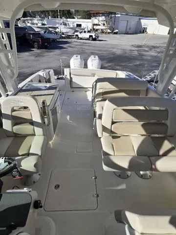 Slide: The Image of Boston Whaler 320 Vantage 2025 - 11