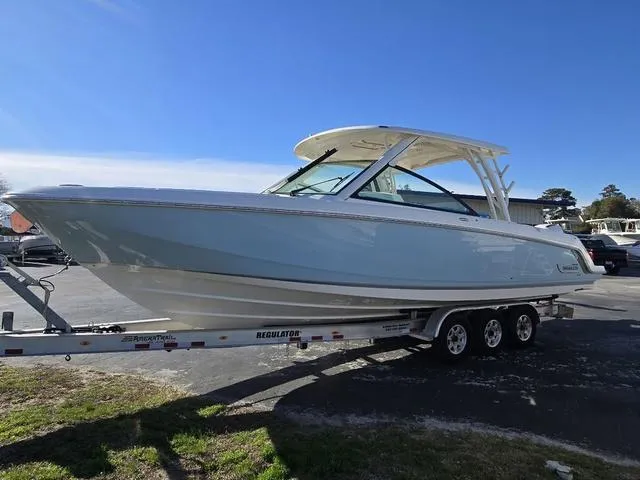 Slide: The Image of Boston Whaler 320 Vantage 2025 - 3