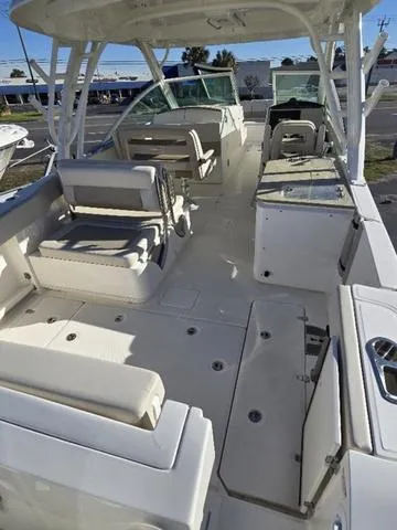 Slide: The Image of Boston Whaler 320 Vantage 2025 - 5