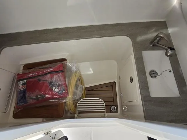 Slide: The Image of Boston Whaler 320 Vantage 2025 - 8