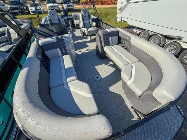 Slide: The Image of Viaggio X22U X 2025 - 6