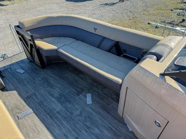 Slide: The Image of Viaggio Z24U Z 2025 - 5