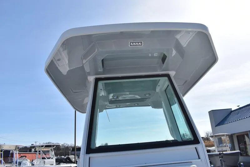 Slide: The Image of Blackfin 252 CC 2025 - 66