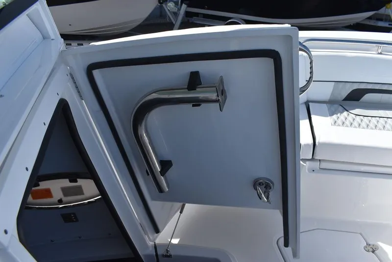 Slide: The Image of Blackfin 252 CC 2025 - 68