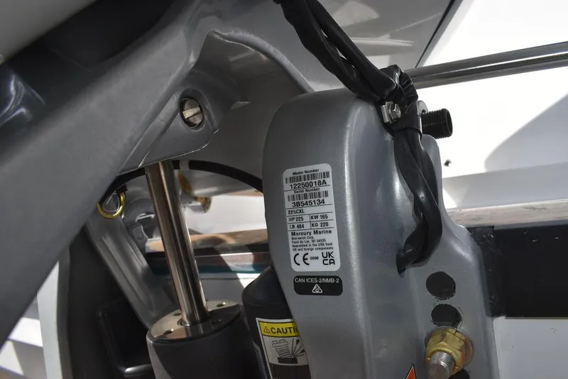 Slide: The Image of Blackfin 252 CC 2025 - 73