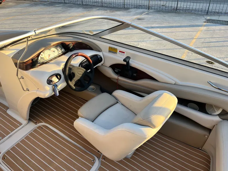 Slide: The Image of 2002 Larson LXi 190 boat interior with steering wheel and dashboard. - 9