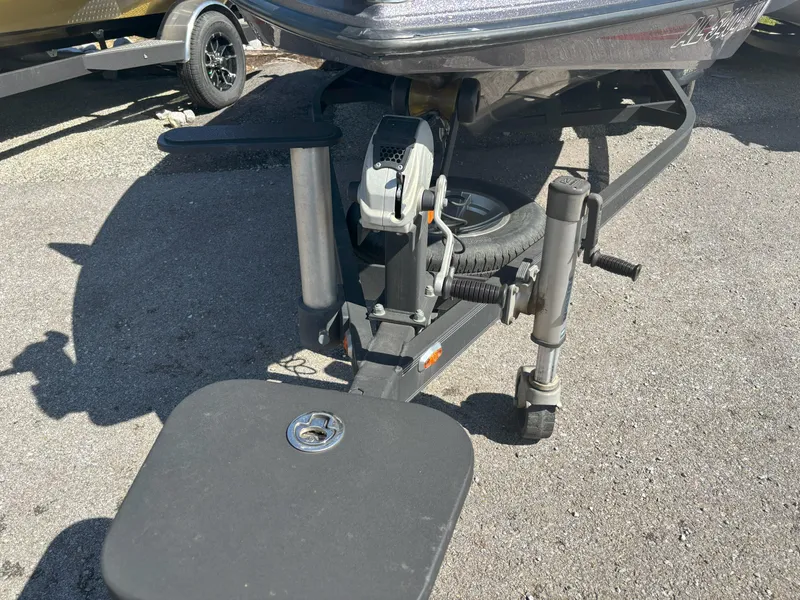 Slide: The Image of Skeeter FX21 2014 - 10