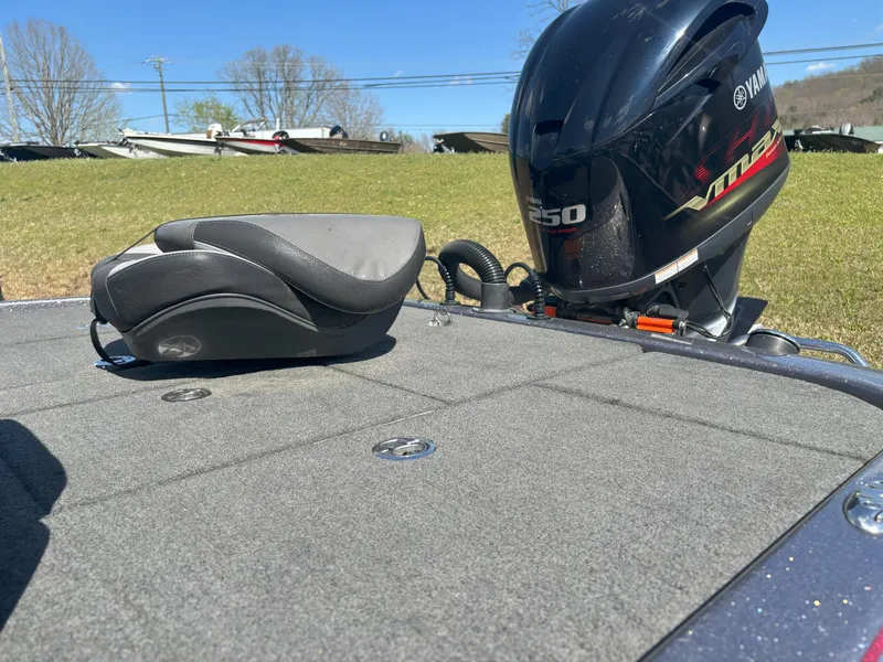 Slide: The Image of Skeeter FX21 2014 - 8