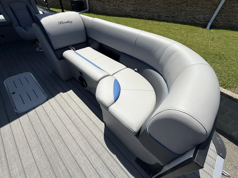 Slide: The Image of Bentley Pontoons Legacy 243 Swingback 3/4 Tube 2025 - 3