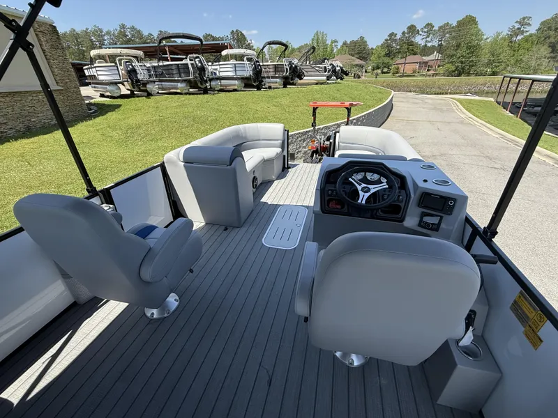 Slide: The Image of Bentley Pontoons Legacy 243 Swingback 3/4 Tube 2025 - 6