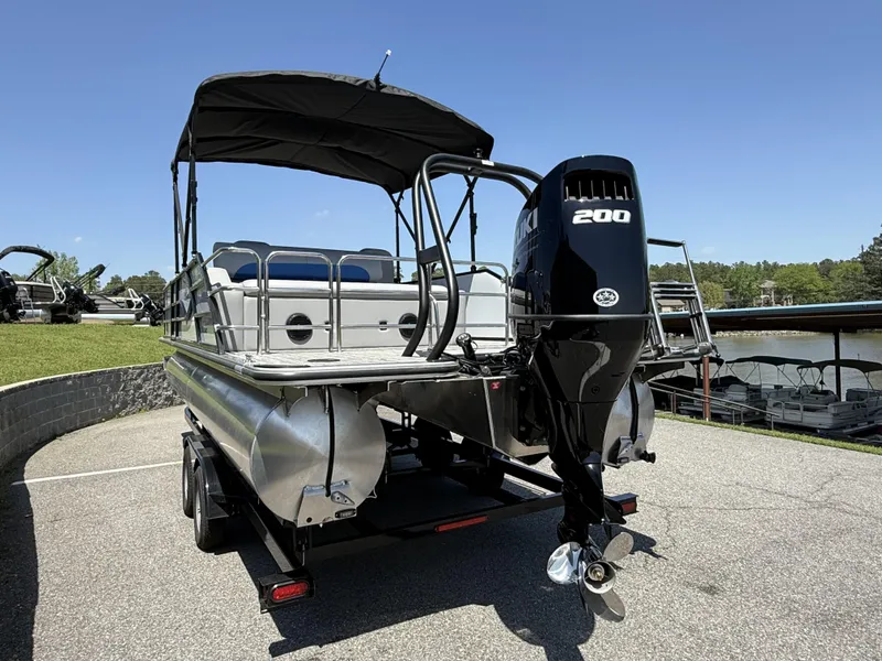 Slide: The Image of Bentley Pontoons Legacy 243 Swingback 3/4 Tube 2025 - 8