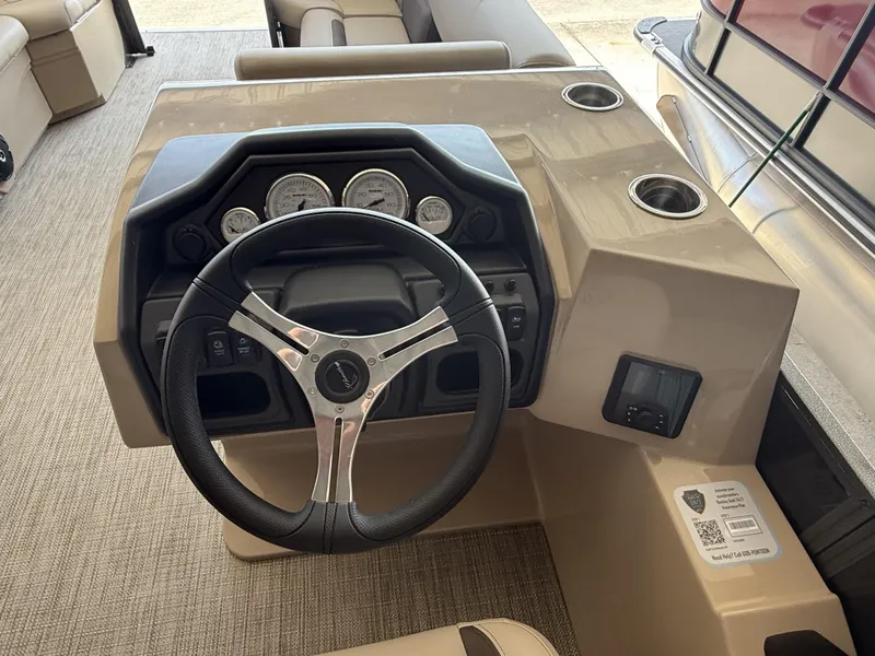 Slide: The Image of Bentley Pontoons Legacy 240 Cruise XL 2025 - 10