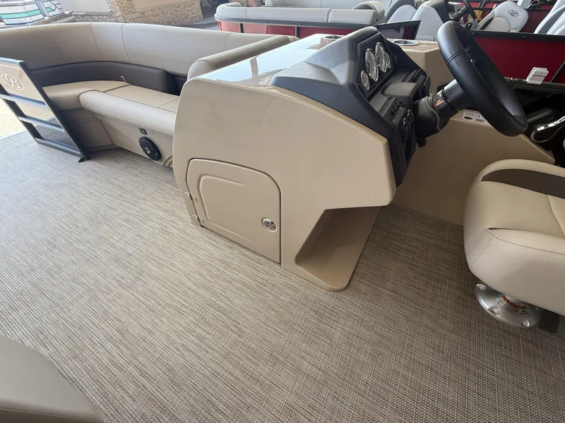 Slide: The Image of Bentley Pontoons Legacy 240 Cruise XL 2025 - 5