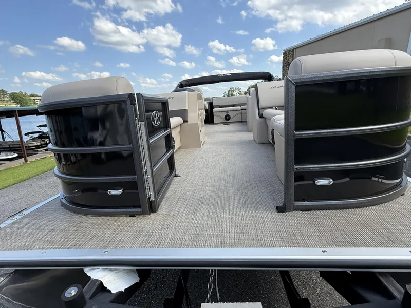 Slide: The Image of Bentley Pontoons Legacy 240 Cruise XL 2025 - 7