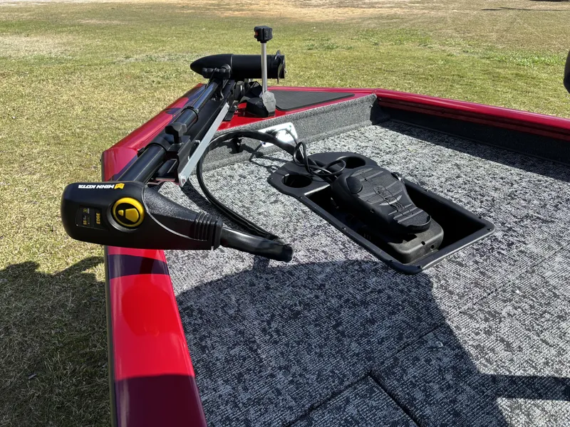 Slide: The Image of Tracker Pro Team 190 2025 - 9