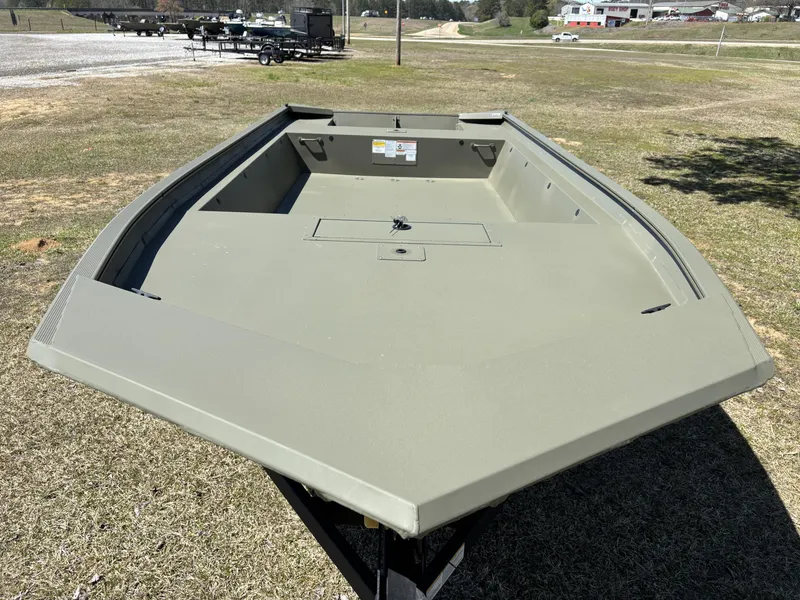 Slide: The Image of Tracker 1860 Utility 2025 - 6