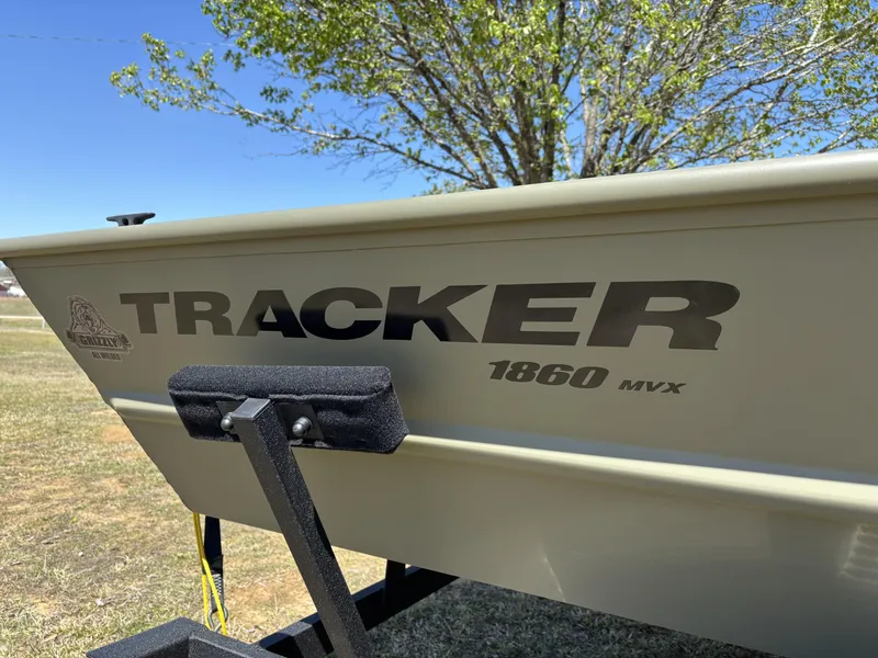 Slide: The Image of Tracker 1860 Utility 2025 - 7