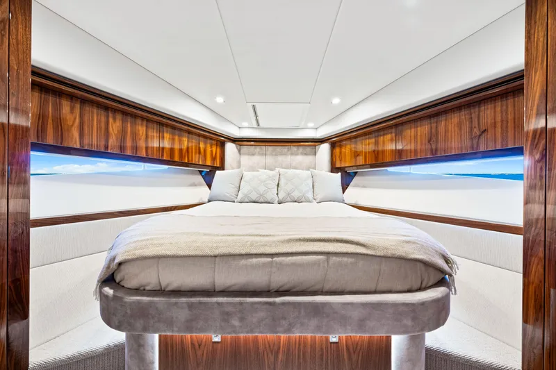 Slide: The Image of Riviera 5400 Sport Yacht 2022 - 80