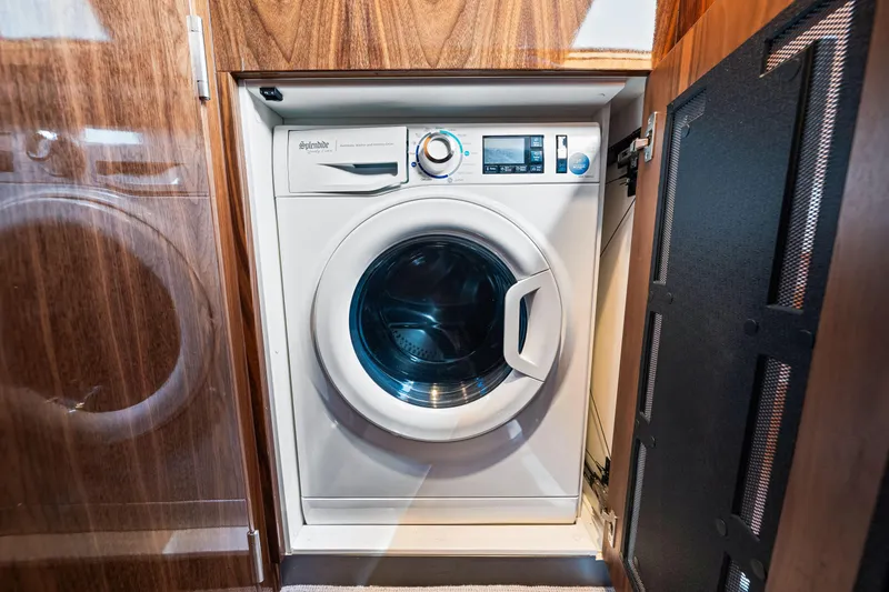 Slide: The Image of Riviera 5400 Sport Yacht 2022 - 85