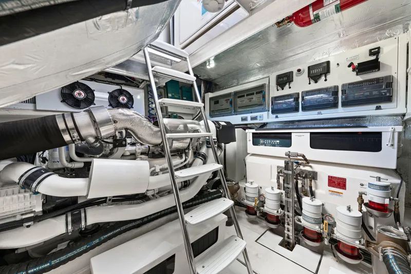 Slide: The Image of Riviera 5400 Sport Yacht 2022 - 90