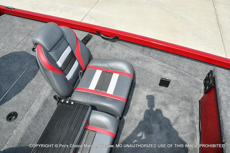 Slide: The Image of Ranger RT188 w/115HP Mercury Pro-XS 2025 - 38